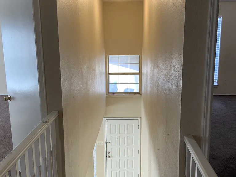705 Little Fox Ln — Photo 3