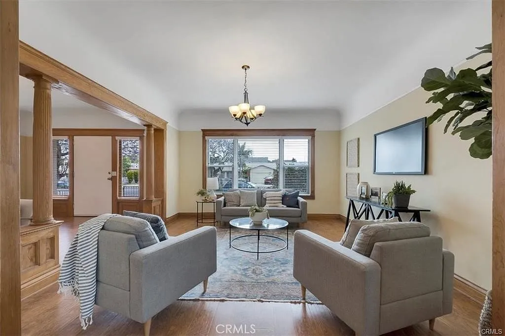 4 bed, 2.5 bath, 2558 sqft, $5,250 — Photo 2