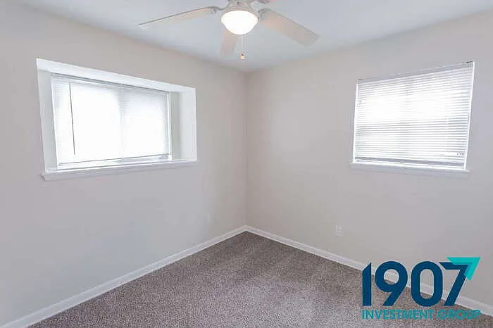 704 SW 2nd St — Photo 24