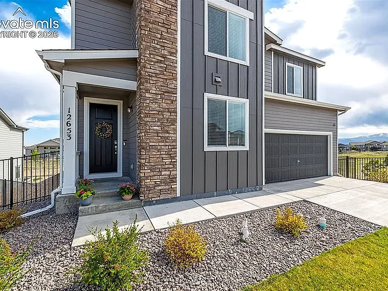 5 bed, 3262 sqft, $2,800 — Photo 2