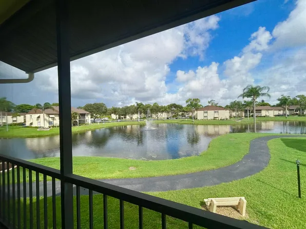 132 LAKE PINE Circle #B-2, Greenacres, FL 33463