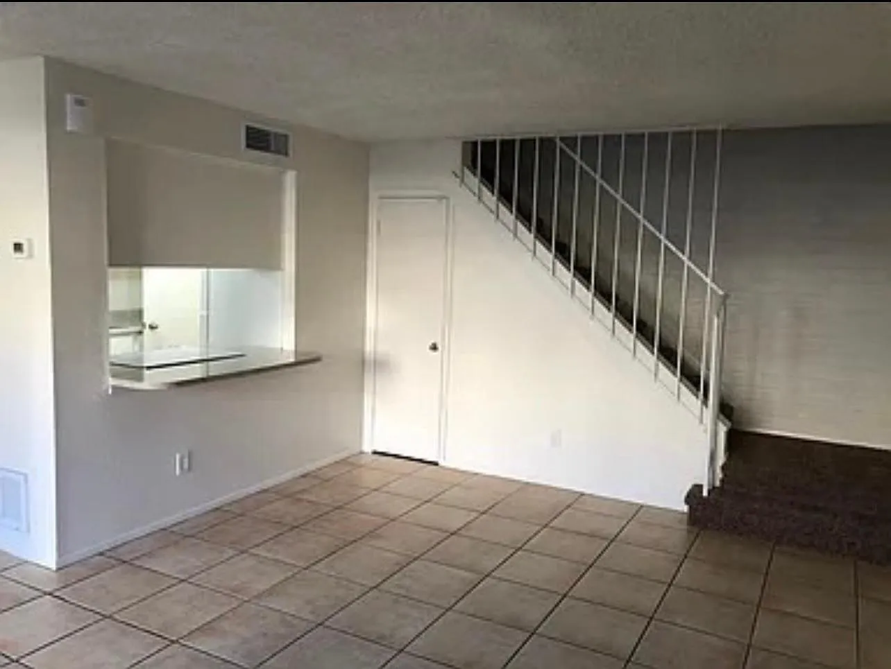 2 bed, 1200 sqft, $1,700 — Photo 2