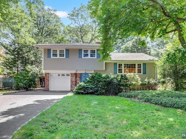 424 Magnolia Ave, Hillsdale, NJ 07642