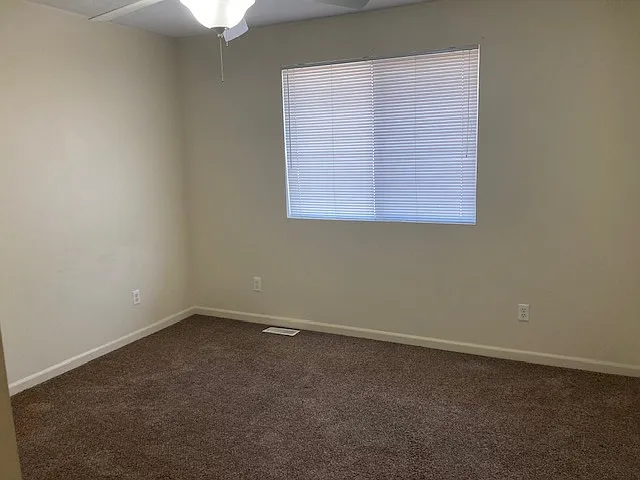 204 Saratoga Cir — Photo 8