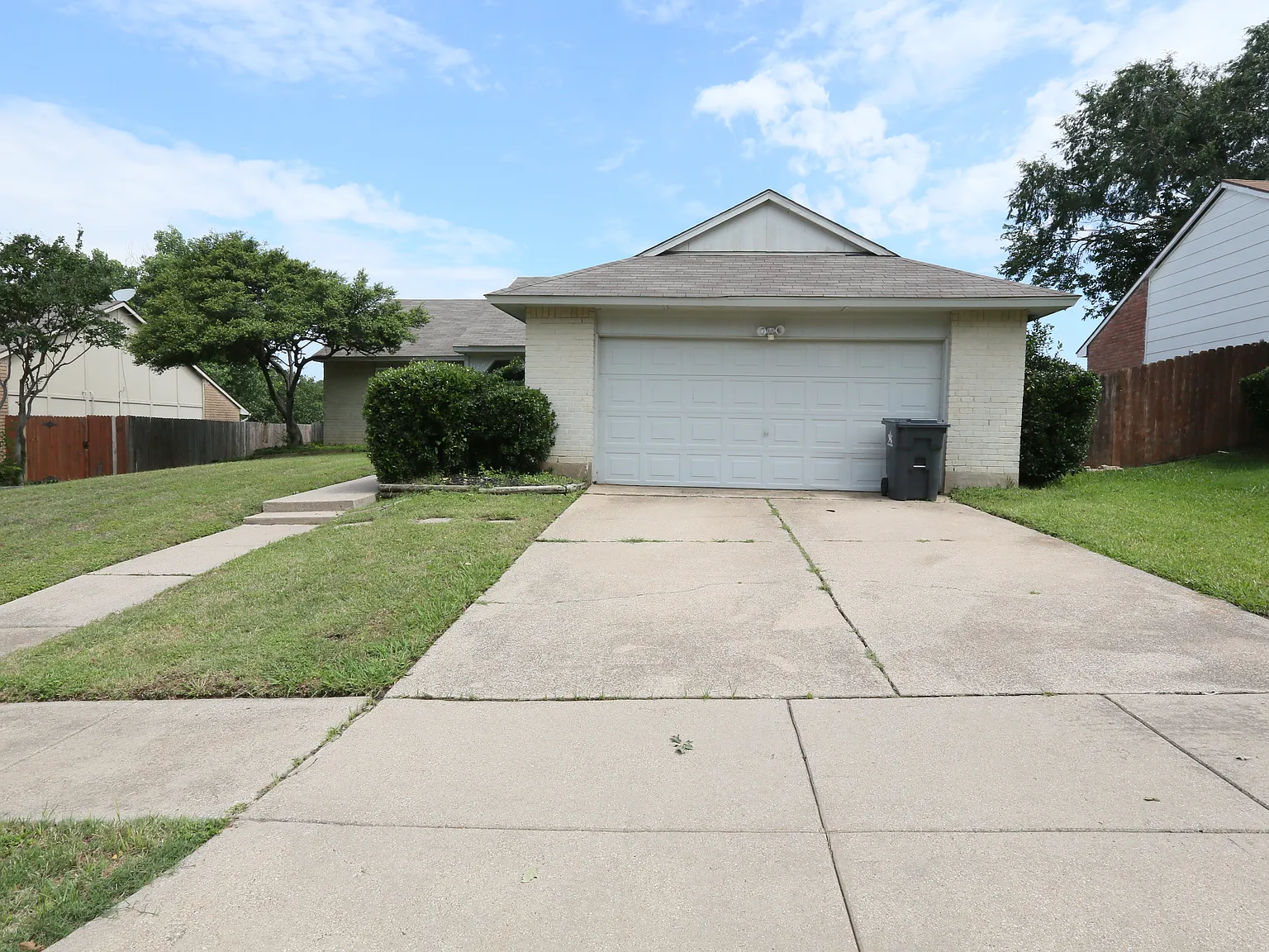 3 bed, 1452 sqft, $2,000 — Photo 1