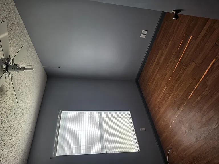 100 Kings Way — Photo 4