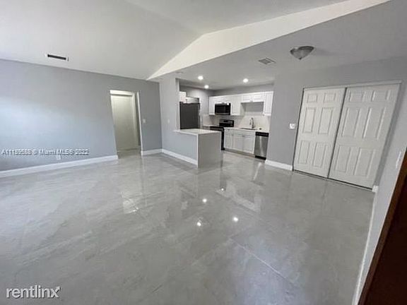 4th image of 343 SW 34th Ave