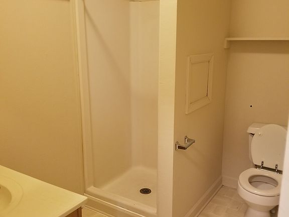 5th image of 21 1/2 W Nelson St APT 1