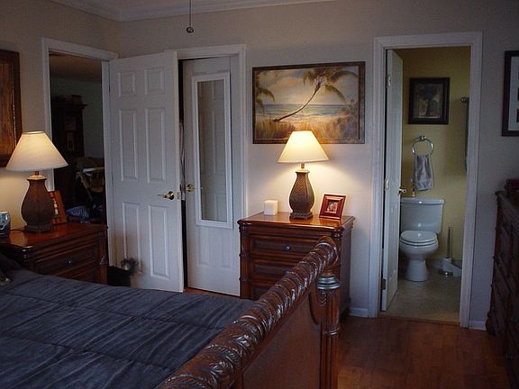2nd image of 542 SE 5th Cir