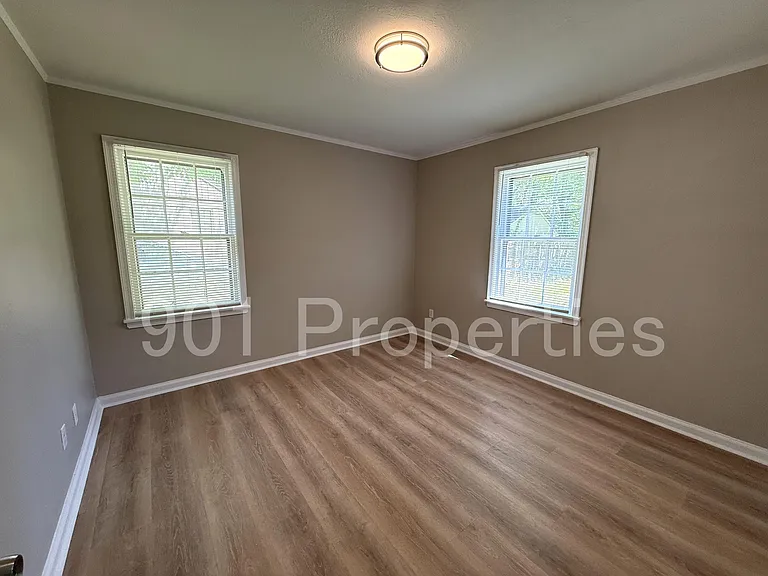 814 Colonial Rd — Photo 17