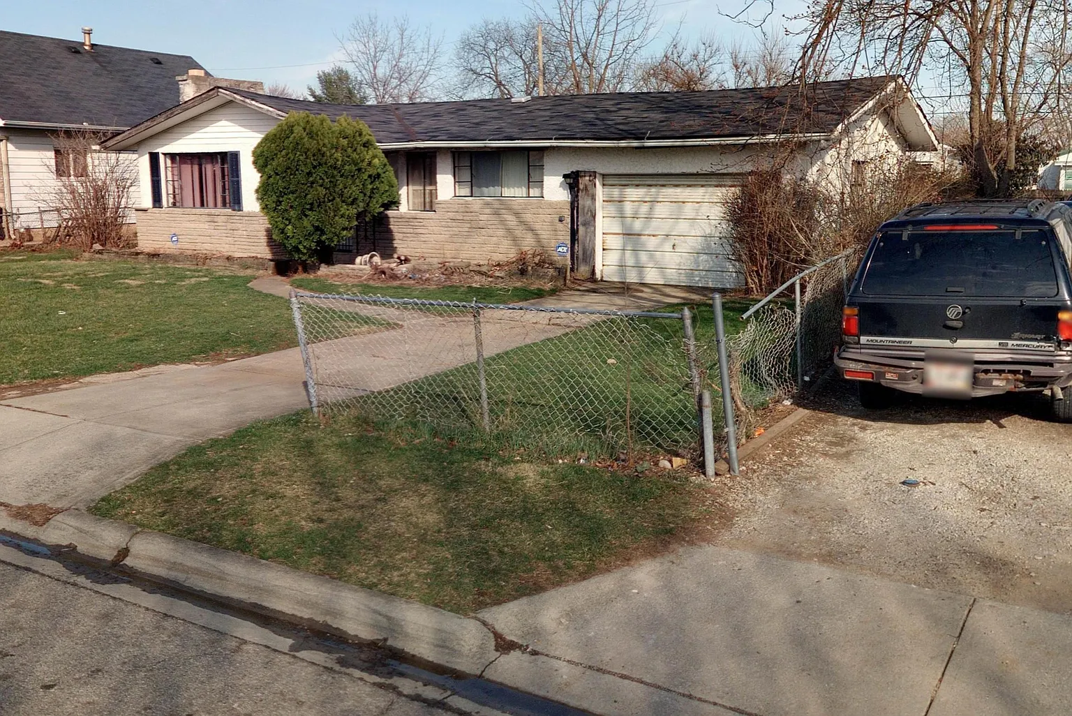 650 Dexter Ave photo 1
