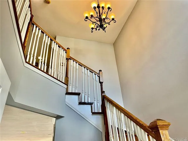 132 Fairfield Dr — Photo 3