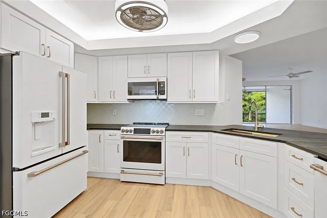 2 bed, 2.0 bath, 1282 sqft, $3,995 — Photo 4