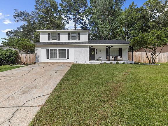 3rd image of 405 Pine Hills Dr
