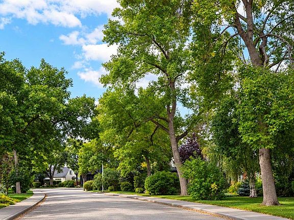 2nd image of 1046 W Rundle Cres NE