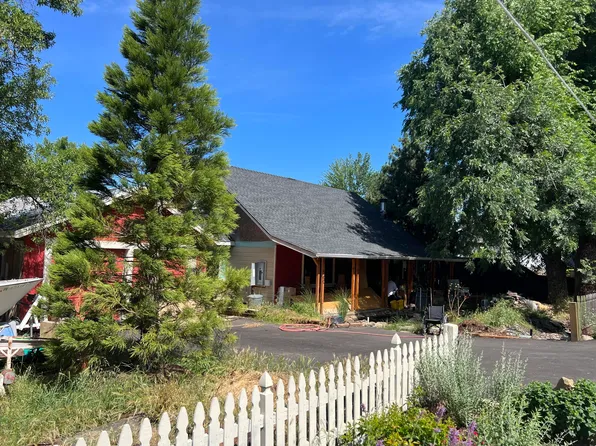 560 G St, Jacksonville, OR 97530