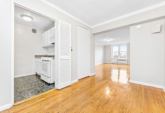 3rd image of 13520 82nd Ave APT 2J