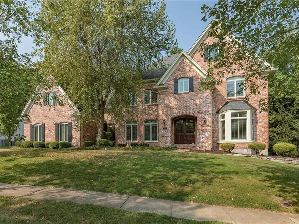 1467 Country Lake Estates Dr, Chesterfield, MO 63005