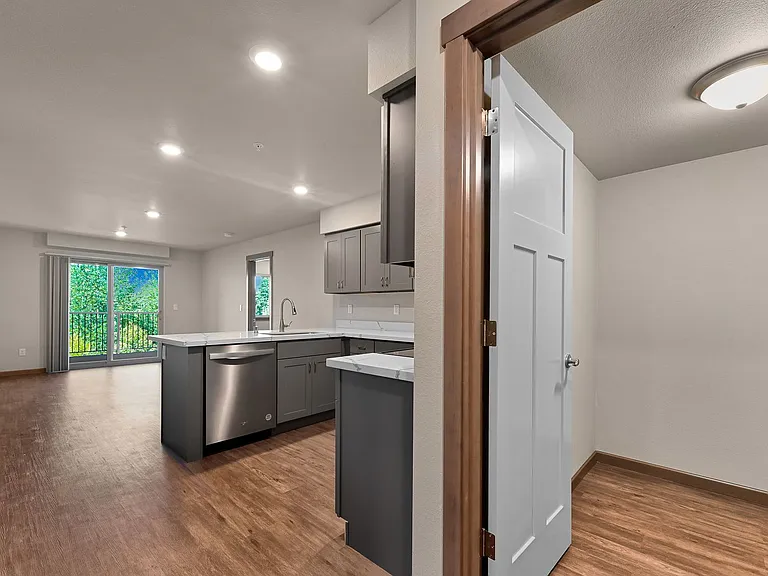 515 Telegraph Rd — Photo 18