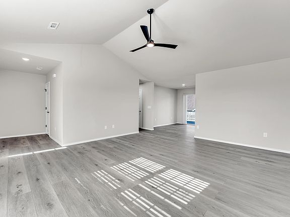 5th image of 161 Woodland Drive N