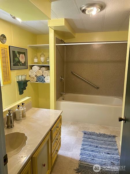4th image of 32711 36th Avenue E
