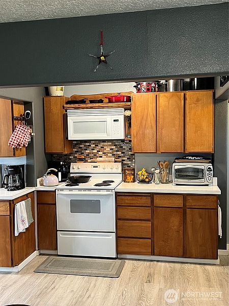5th image of 27407 W Street