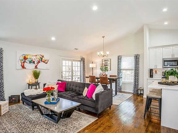 3rd image of 4 Ascot Pl