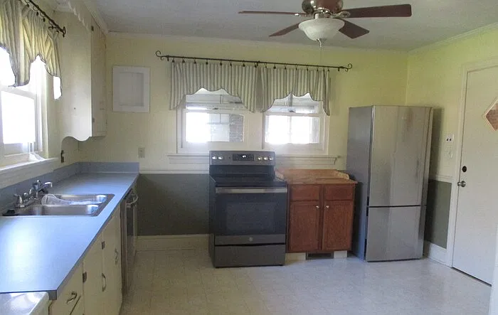 2 bed, 1.0 bath, $1,350 — Photo 4