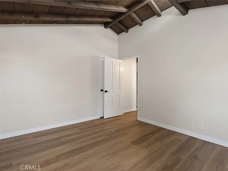 450 W 2nd St — Photo 30