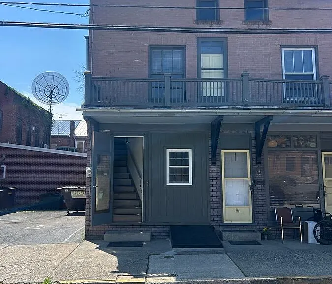 14-18 Penn Ave #B — Photo 2