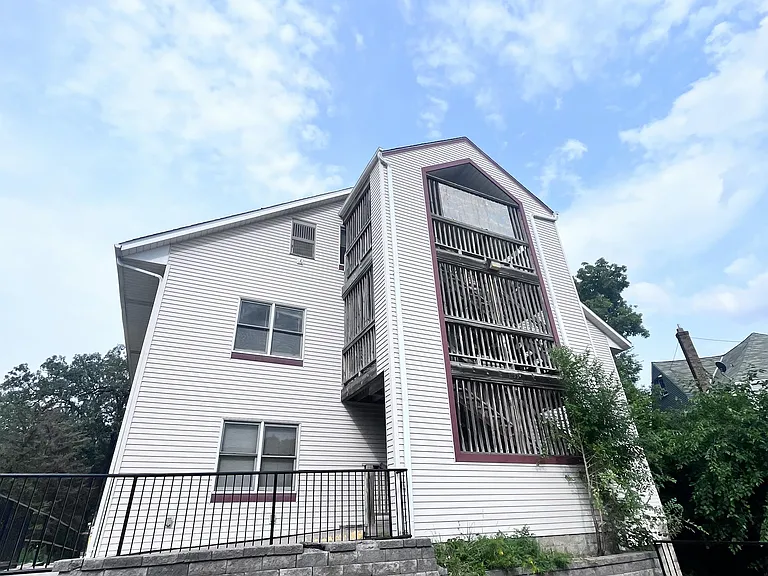 1053 Cromwell Ave #303 — Photo 8