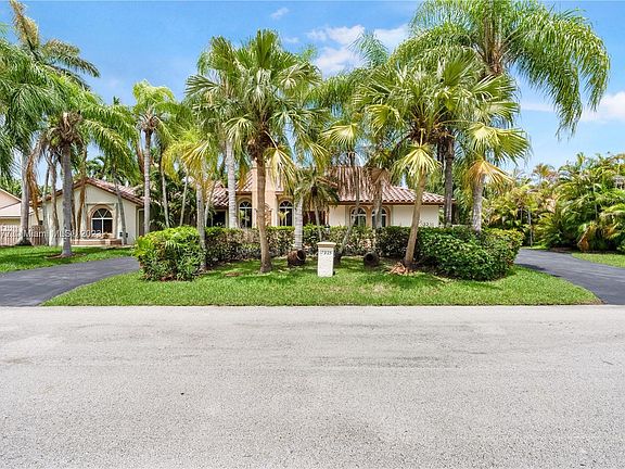 3rd image of 17925 SW 83rd Ct