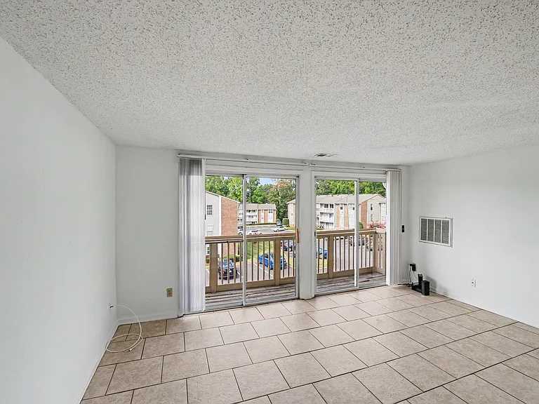 1624 Arlyn Cir #J — Photo 16