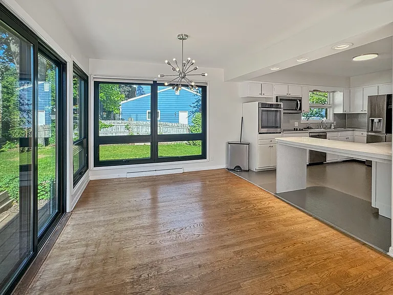 1353 Pinecrest Ave SE — Photo 8