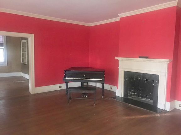 3rd image of 805 Beech St
