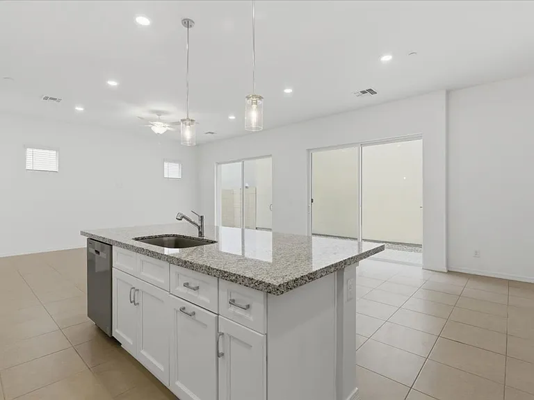 265 E Balsam Dr — Photo 16