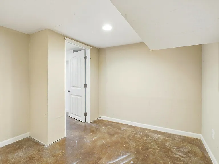 527 Stevenson St — Photo 37