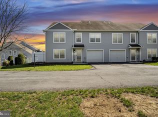 77 Courtyard Dr, Carlisle, PA 17013