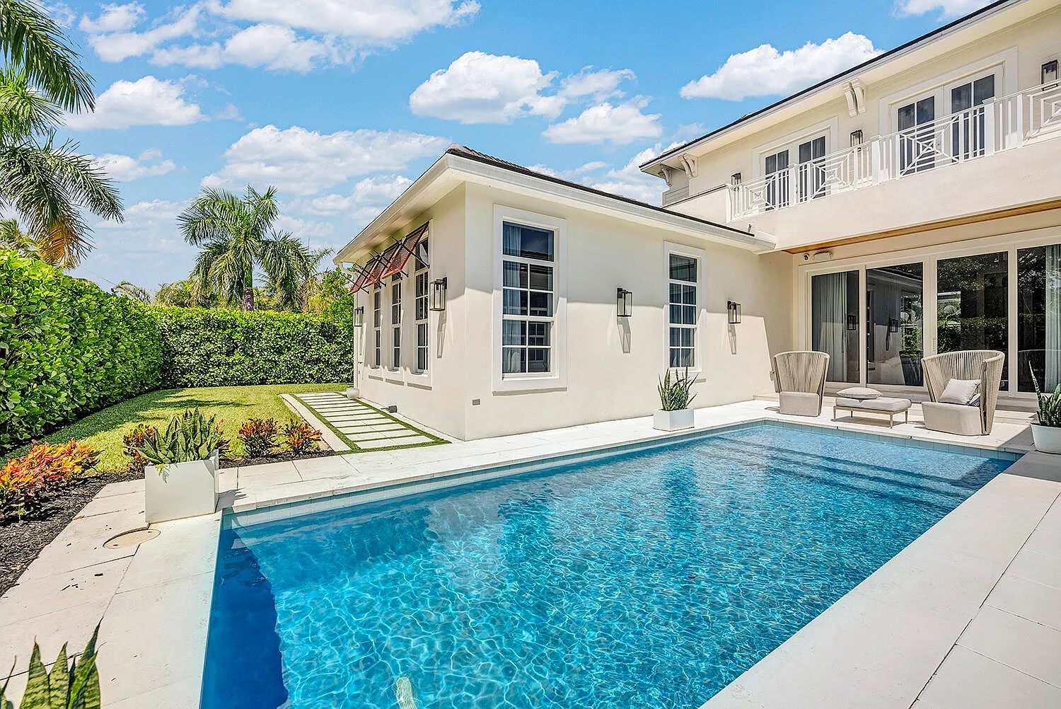 5 bed, 4.5 bath, 3599 sqft, $13,900 — Photo 4