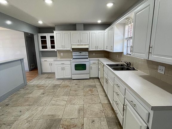3rd image of 804 NW 11th St