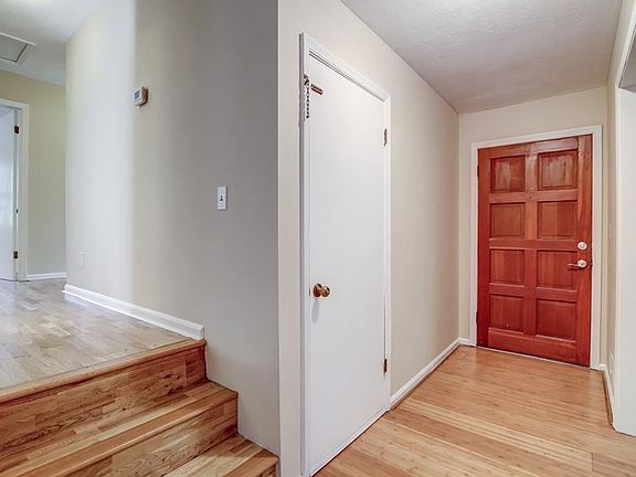 3rd image of 3407 Landrum Dr SE