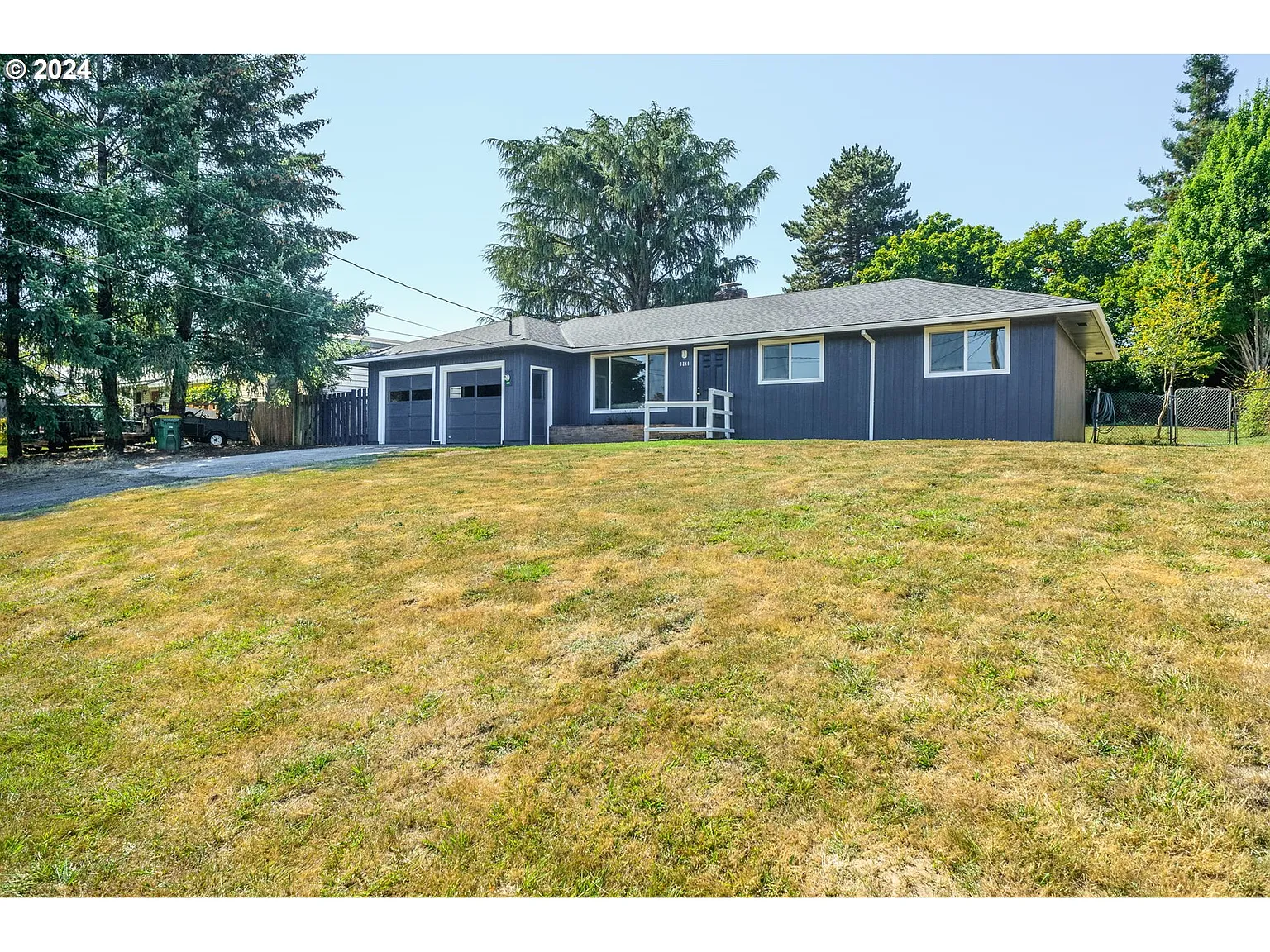 3240 Oakcrest Dr photo 1