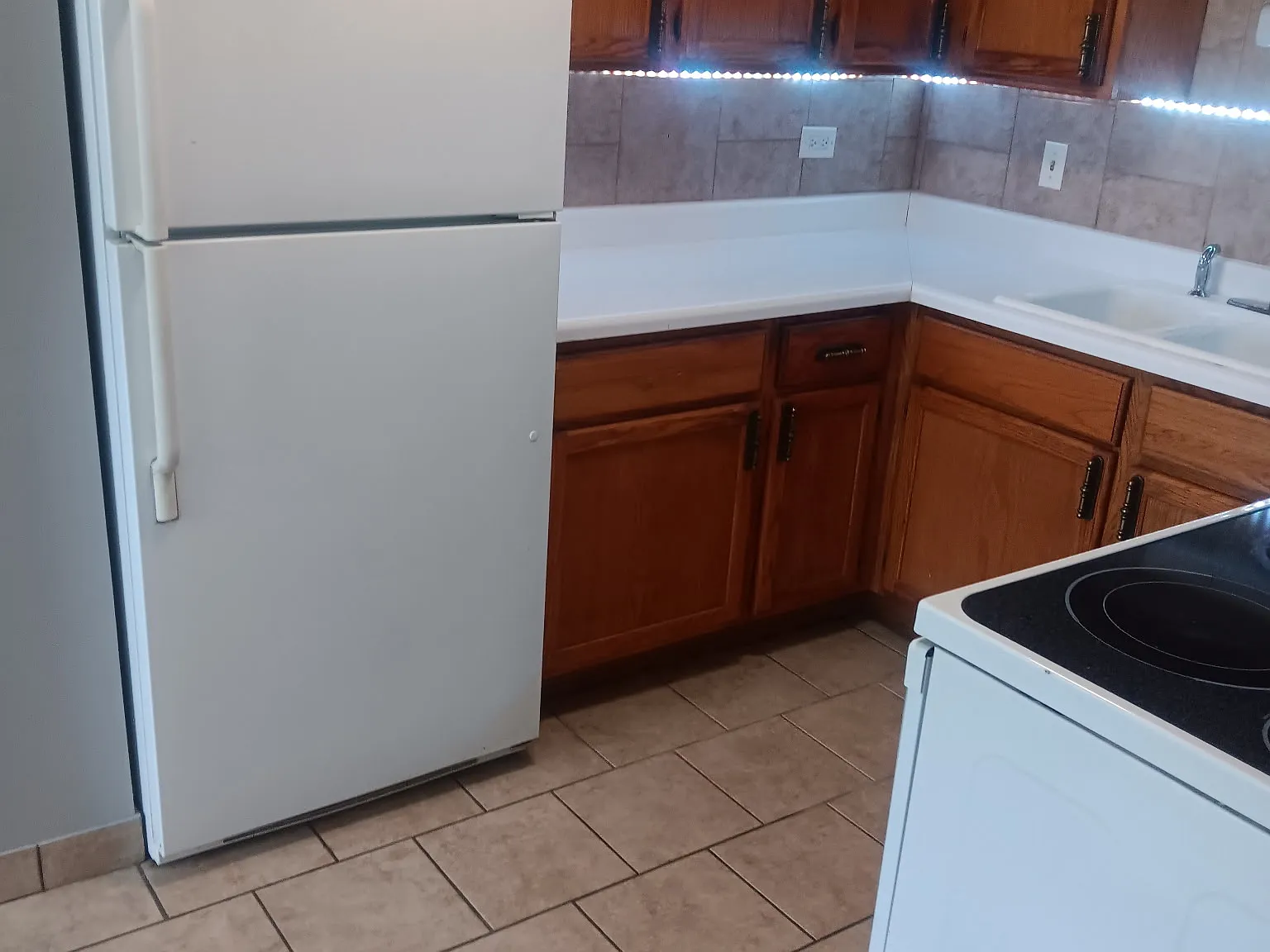2 bed, 875 sqft, $1,350 — Photo 2