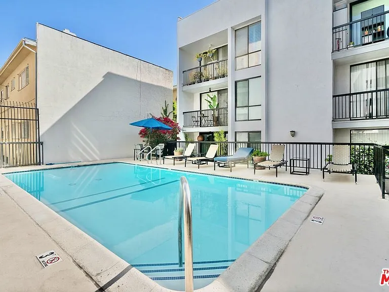 906 N Doheny Dr #311 — Photo 26