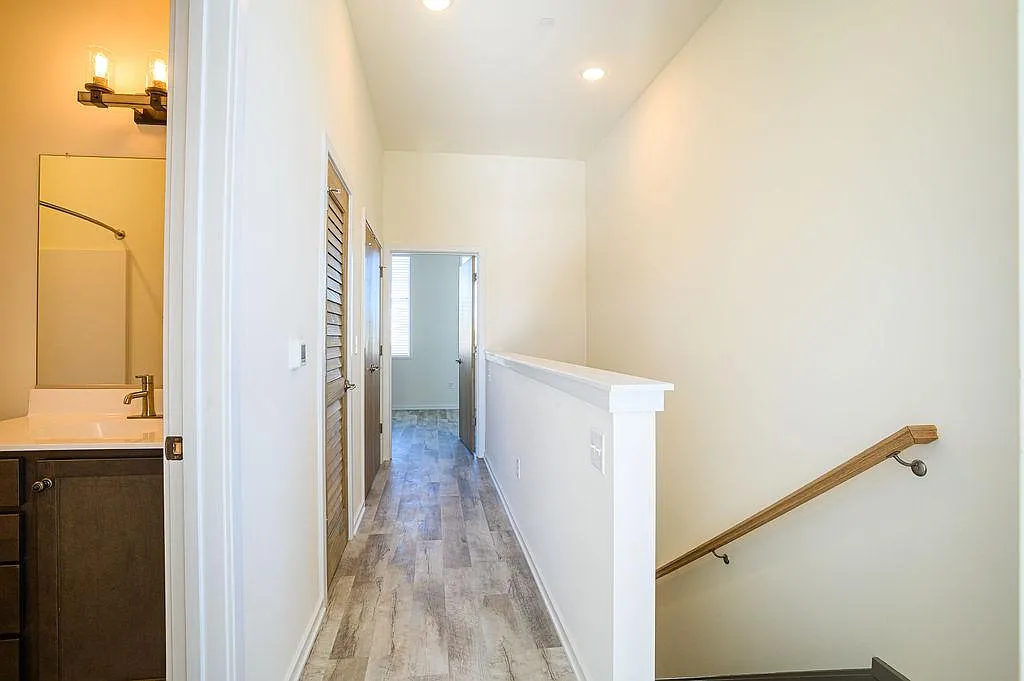 Building Photo - 1404 Bainbridge St #B