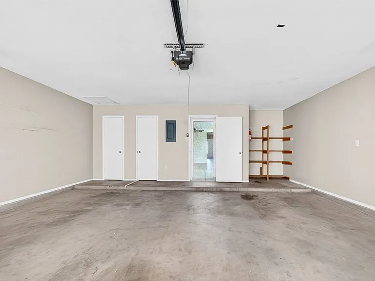 4319 Storey Ave #B — Photo 2