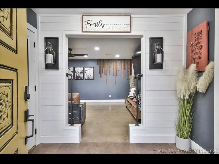 805 N Harville Rd — Photo 1