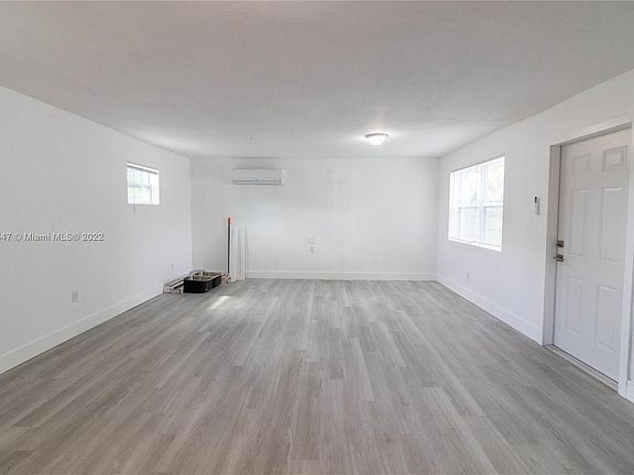 5th image of 11243 NE 11th Pl #3