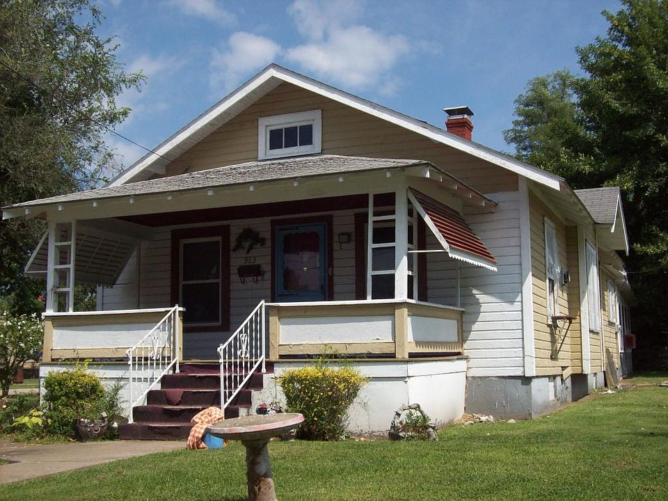 2nd image of 913 E Holt St #915 & 913