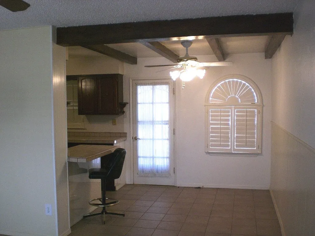 3 bed, 1.0 bath, 1000 sqft, $1,295 — Photo 3